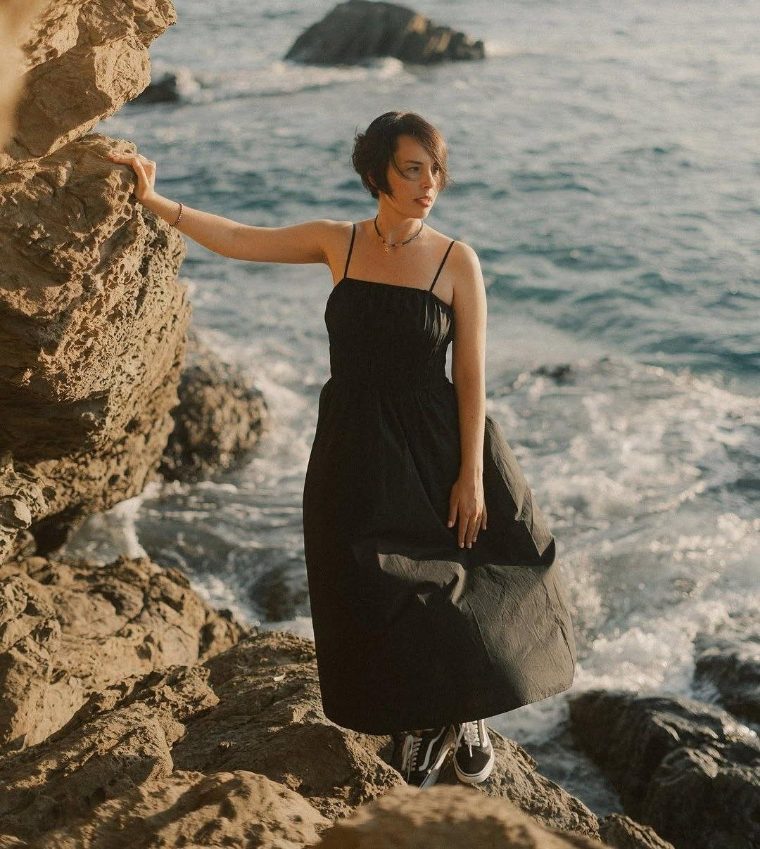 Elena Goi am Meer, Porträt im warmen Abendlicht